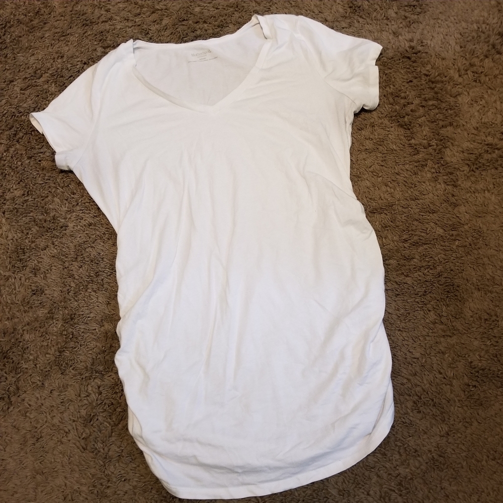 ✨2/$15✨ Motherhood Maternity White Vneck Tee Shirt